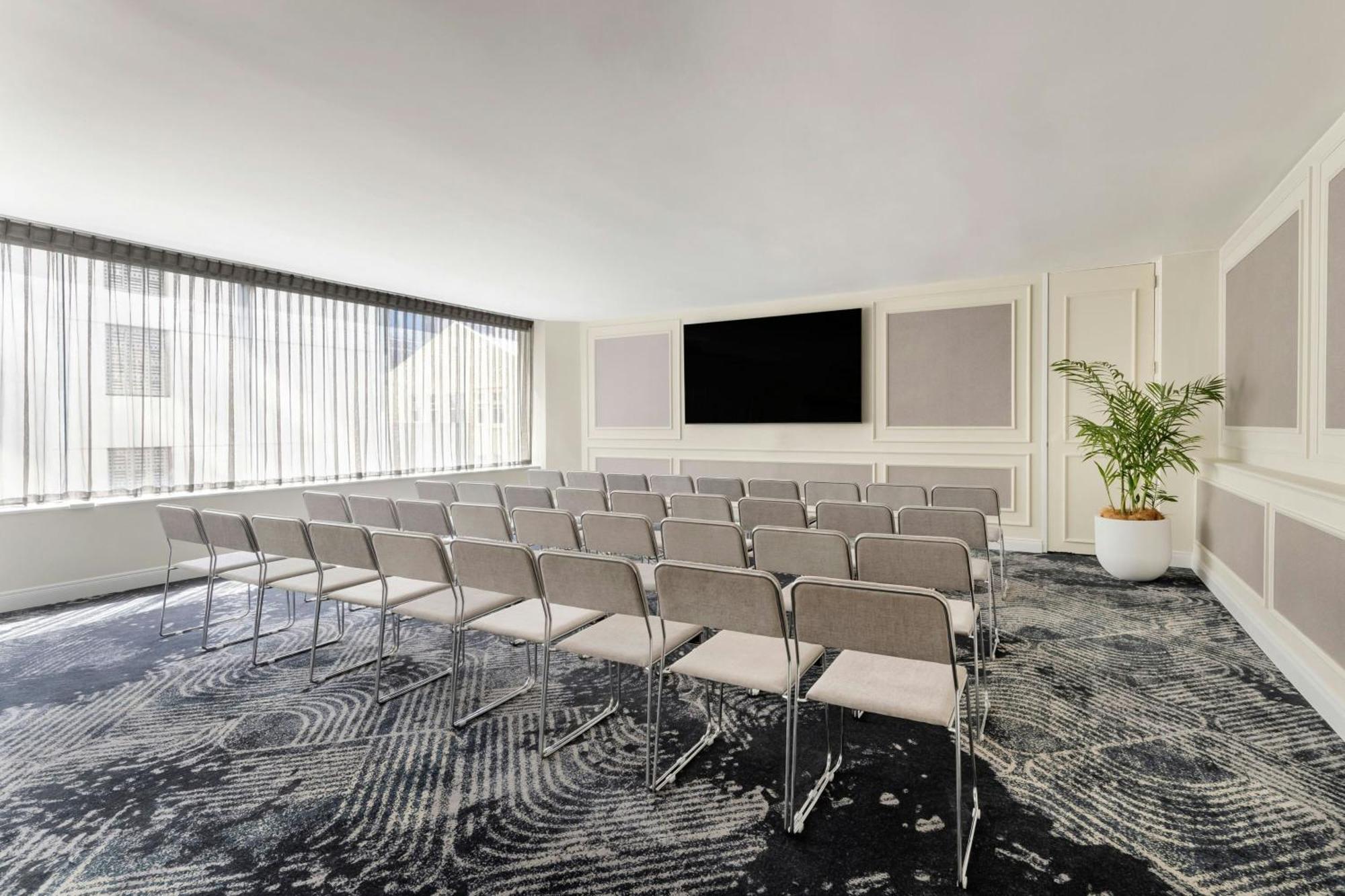 Hotel Stamford Plaza 5*